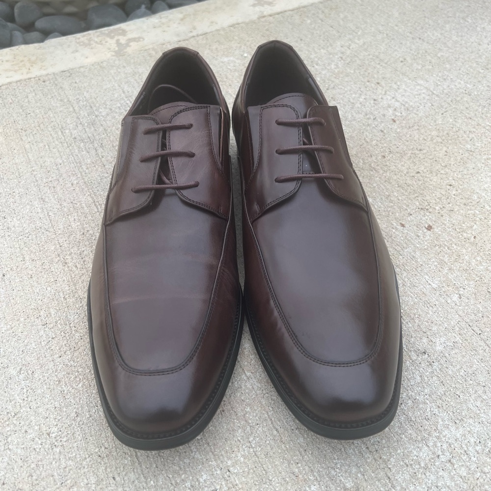 Kenneth Cole Brown Leather Oxfords Sleek Polished Design